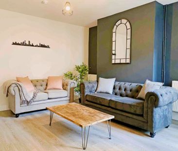 6 Beds 2 Baths - Photo 1