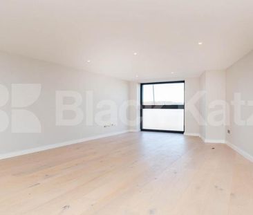 2 Bedroom, 2 bath, 1 reception Apartment - Photo 3