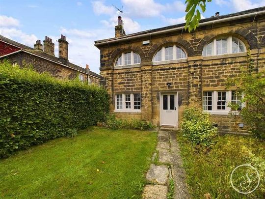 The Avenue, Harewood, Leeds, LS17 - Photo 1