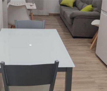 Piso de alquiler en Carrer Quinto Albio Horacio, 1, Centro - Photo 2