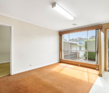 8 Gabriel Avenue, Malvern East VIC 3145 - House For Rent | Domain - Photo 2
