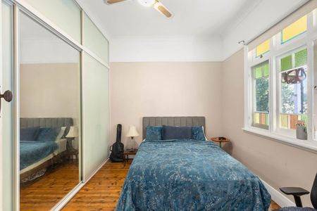 Charming & Spacious Home - Photo 4