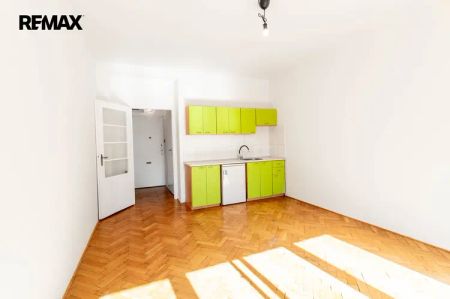 Pronájem bytu 1+KK na Výtoni u náplavky - Fotografie 3