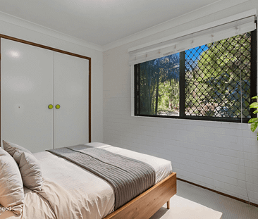 Beachfront Bliss – Fully Renovated Ground-Floor Apartment - Photo 1