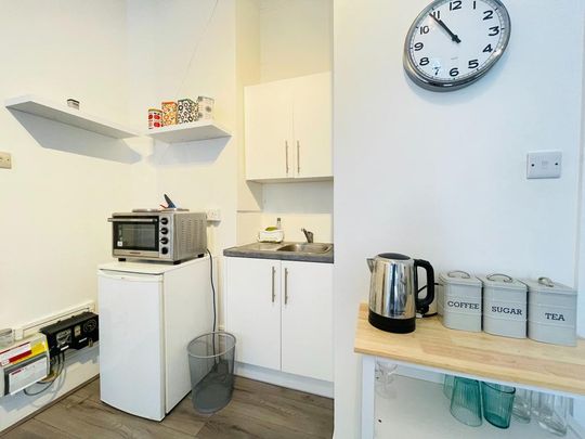 Studio to rent - Photo 1