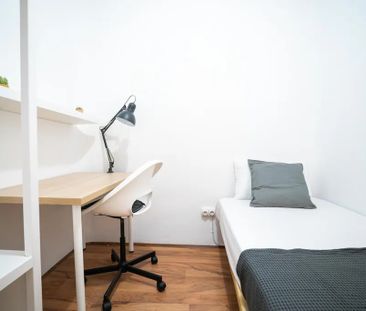 Calle de los Caños del Peral, Madrid, Community of Madrid 28013 - Photo 2