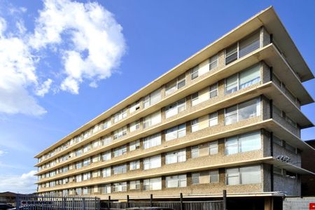 PERFECTLY LOCATED ONE BEDROOM APARTMENT - Photo 5