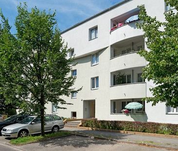 Top gepflegt 2 Zimmer mit Balkon, Einbauküche, Wannenbad ab Ende 02... - Photo 1