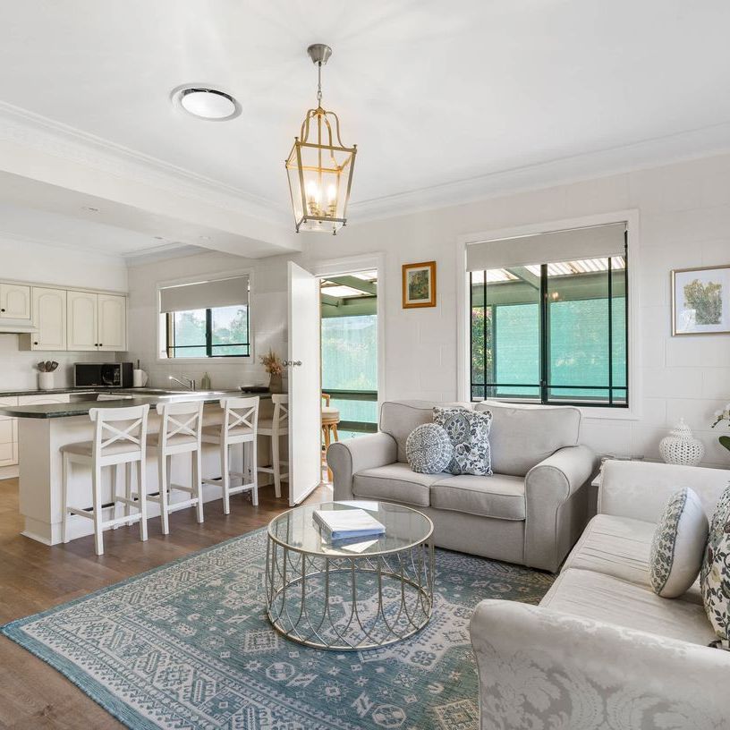 Spacious Family Home with Views - 9 Charles St, Milton - Photo 1