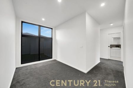 For Rent&colon; Brand New House in Springvale Area - Photo 2