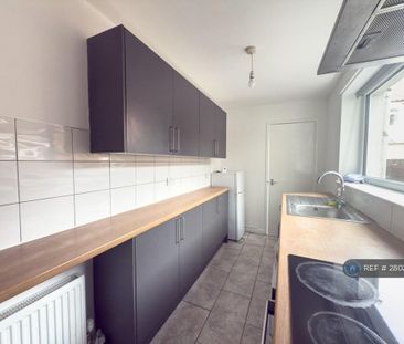 2 bedroom terraced house to rent - Photo 5