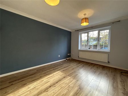 3 bedroom end of terrace house to rent - Photo 2