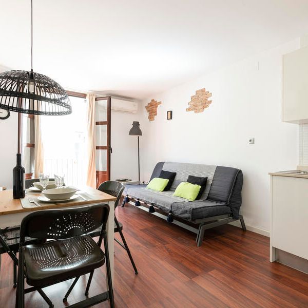 Cosy 1-Bedroom Apartment with Private Terrace in Sant Antoni - Photo 1