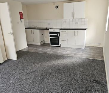 1 Bed Flat, May Court, NG5 - Photo 3