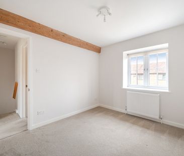 2 bedroom semi-detached house to rent - Photo 2