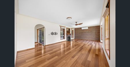 SPACIOUS FOUR BEDROOM HOME WITH LARGE BACKYARD IN ALFREDTON - Photo 2