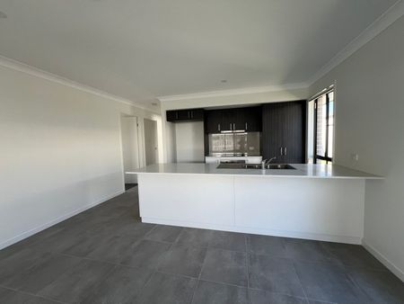 Family home in Black Beach - Photo 5