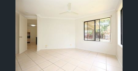Large Fully Tiled and Airconditioned Home - Office Nook - Pool - Photo 3