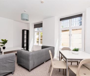 3 bedroom flat to rent - Photo 2