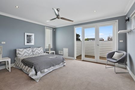 Pakington Precinct - Four Bedroom, Double Garage! - Photo 2