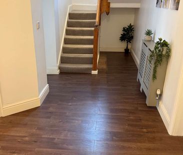 South Street Room 1 - Photo 6