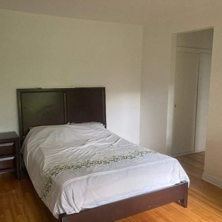 1 490 $ – Grand 3½ meublé – ~1 000 pi² – Tout inclus – Stationnement – Ridgewood - Photo 4