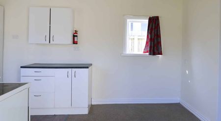 Charming 3-Bedroom Home - Photo 4