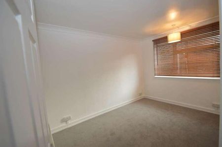 Addlestone, KT15 - Photo 2