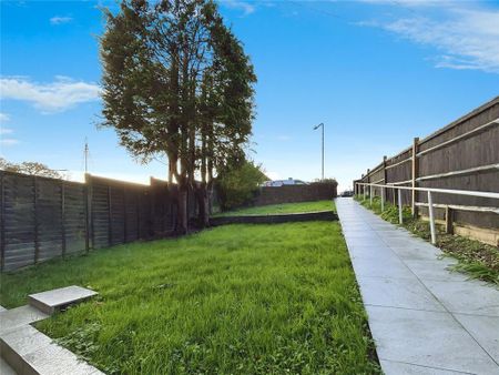 2 bedroom semi-detached house to rent - Photo 2