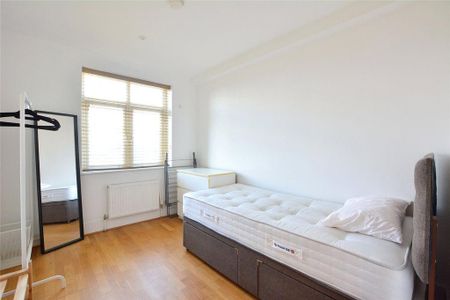 3 bedroom apartment to rent - Photo 4