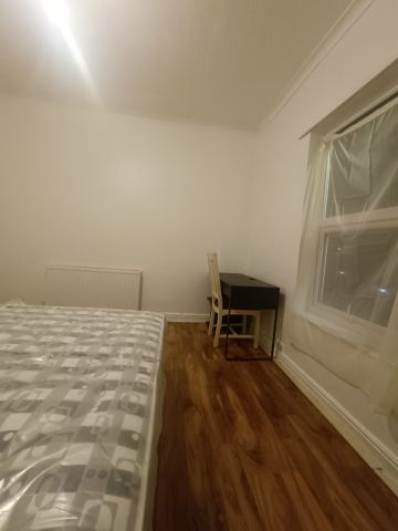 Room in a Shared House, Norway Street, M6 - Photo 5