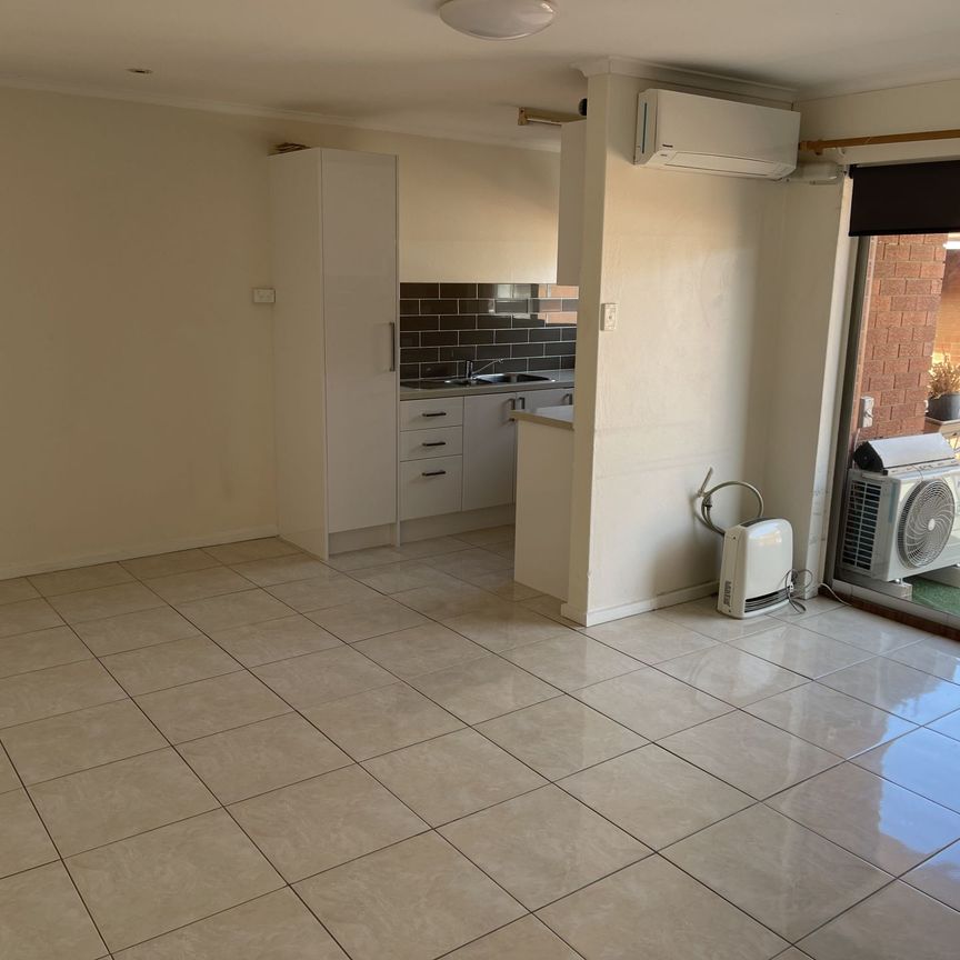 21/56 Trinculo Place, Queanbeyan - Photo 1