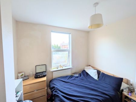 4 Bed Terraced House, Lace Street, NG7 - Photo 4