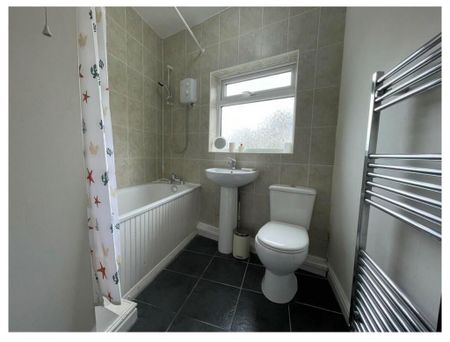 2 bedroom end of terrace house to rent - Photo 5