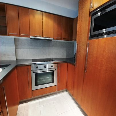 Cosy Viaduct Apartment with Carpark - Photo 1