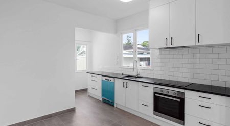 Hillsborough living! - Photo 4