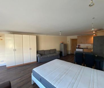 Studio to rent - Photo 2