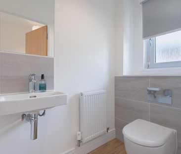 2 bedroom semi-detached house to rent - Photo 4