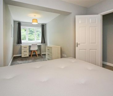 6 bedroom semi-detached house to rent - Photo 2