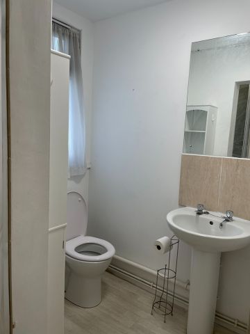 1 Bed Flat, St. Aubyns, BN3 - Photo 3