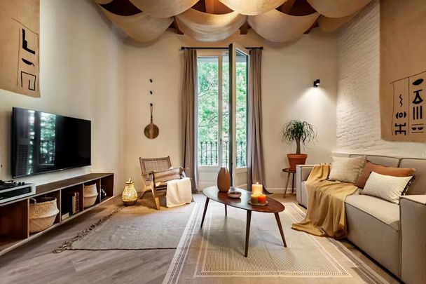 Carrer de la Diputació, Barcelona, Catalonia 08013 - Foto 1