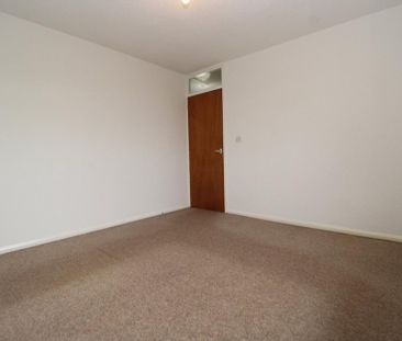 3 bedroom end of terrace house to rent - Photo 4