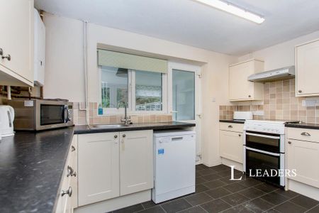2 bedroom end of terrace house to rent - Photo 3