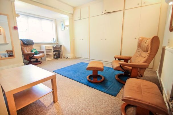 Meyrick Park, Student Property - Photo 1