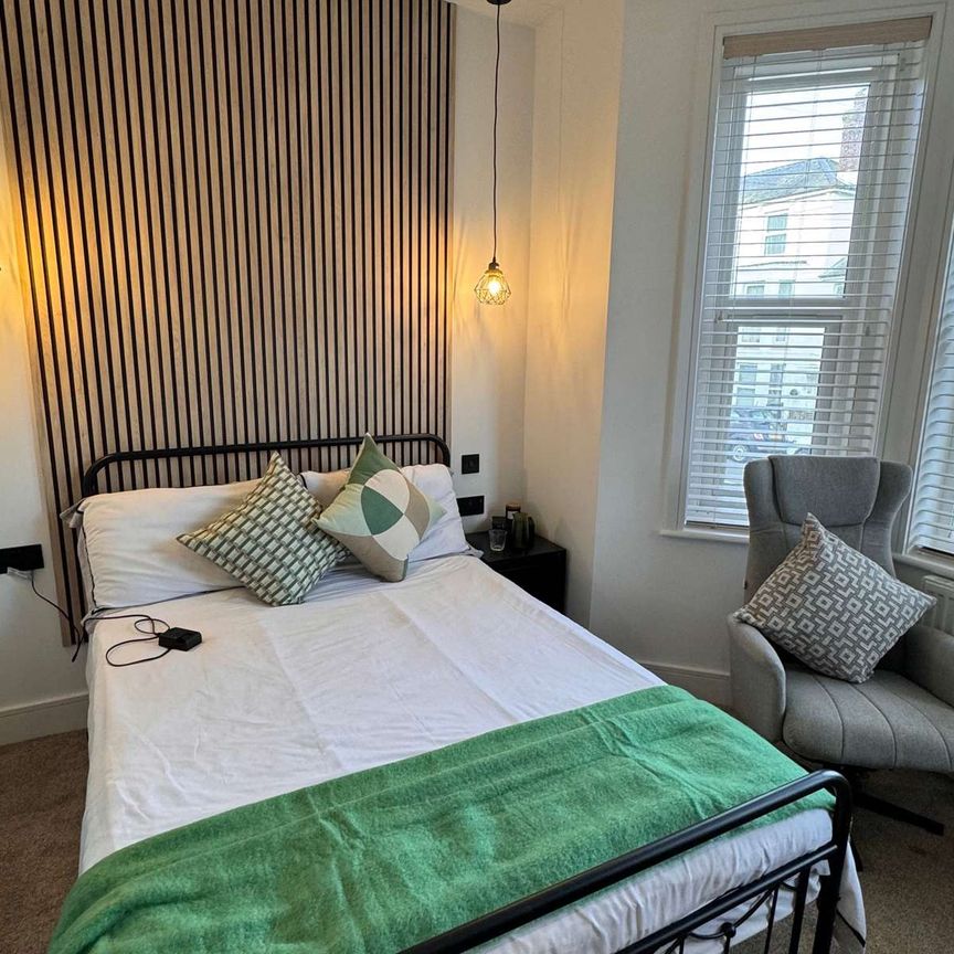 7 stunning Studio Flats in a great location for hospital staff - Photo 1