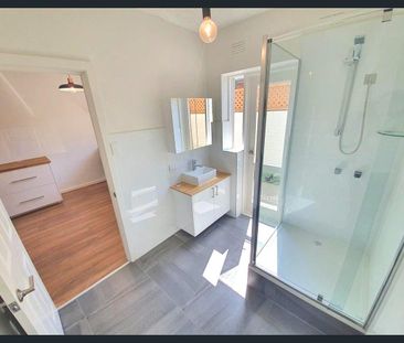 GROUND FLOOR GEM WITH COURTYARD - Photo 3