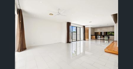 ✨Prime Water Views in the Heart of Sanctuary Cove 🏡 - Photo 2