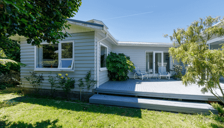 Well-Presented and Private Family Home! - Photo 2