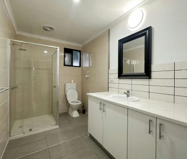 Gorgeous Three Bedroom Family Home! - Photo 4