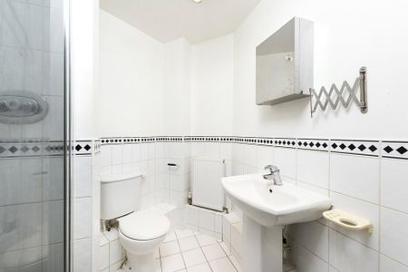 3 Bedroom Flat to Rent - Photo 5